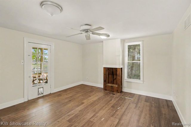 349 W Livingston Road, Highland, MI 48357