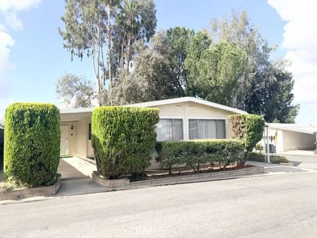 3850 Atlantic 218, Highland, CA 92346