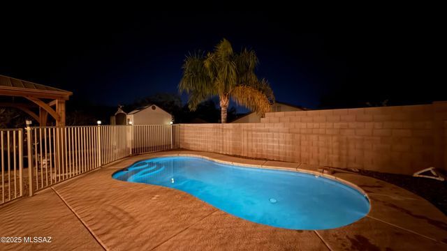 8807 E Mountain Spring Drive, Tucson, AZ 85747