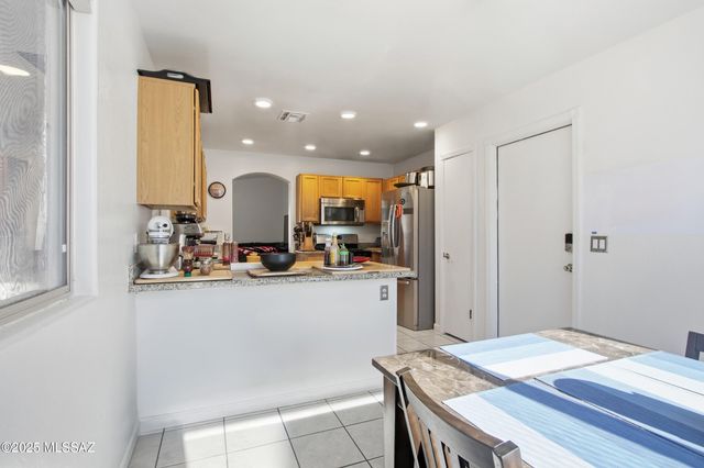 8807 E Mountain Spring Drive, Tucson, AZ 85747