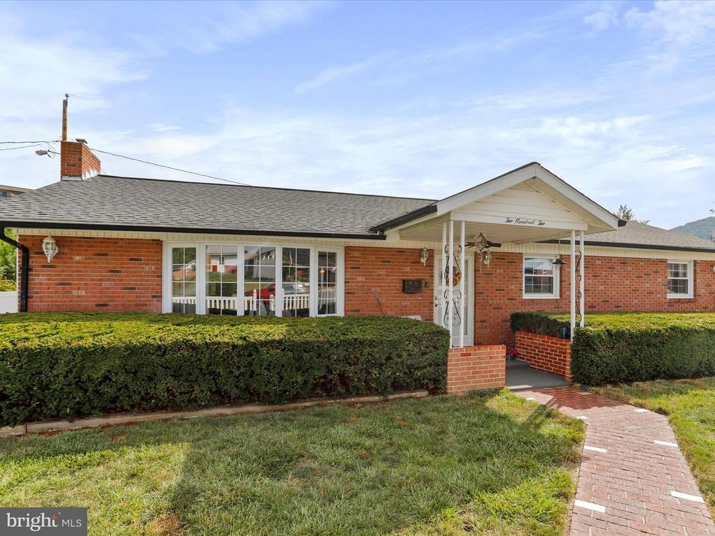 202 AIRPORT ST, Keyser, WV 26726