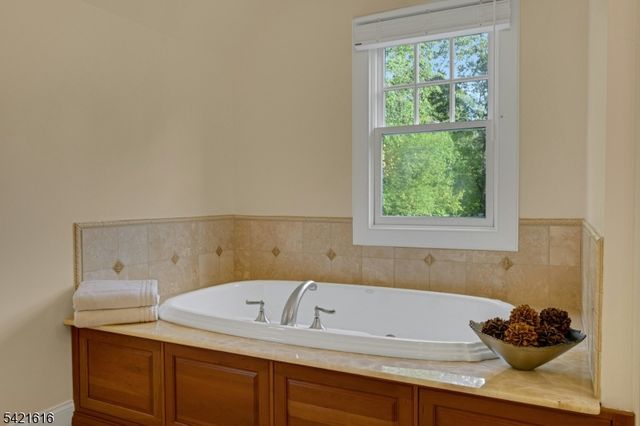 6 Wildlife Run, Boonton Twp., NJ 07005