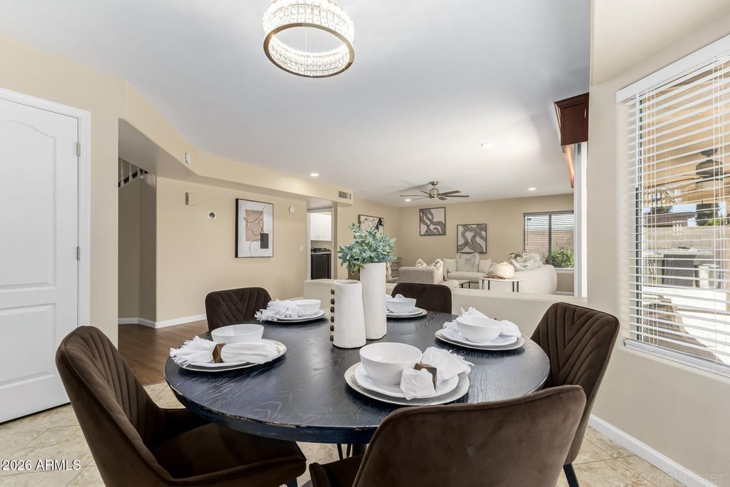 Image 10 of property listing at 3611 E KRISTAL Way, Phoenix, AZ 85050