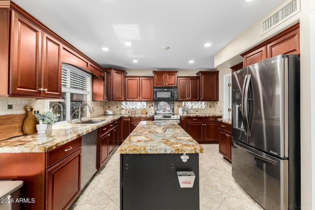 Image 11 of property listing at 3611 E KRISTAL Way, Phoenix, AZ 85050