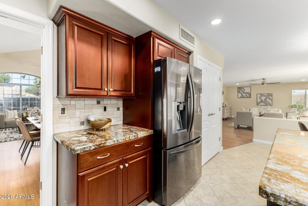 Image 13 of property listing at 3611 E KRISTAL Way, Phoenix, AZ 85050