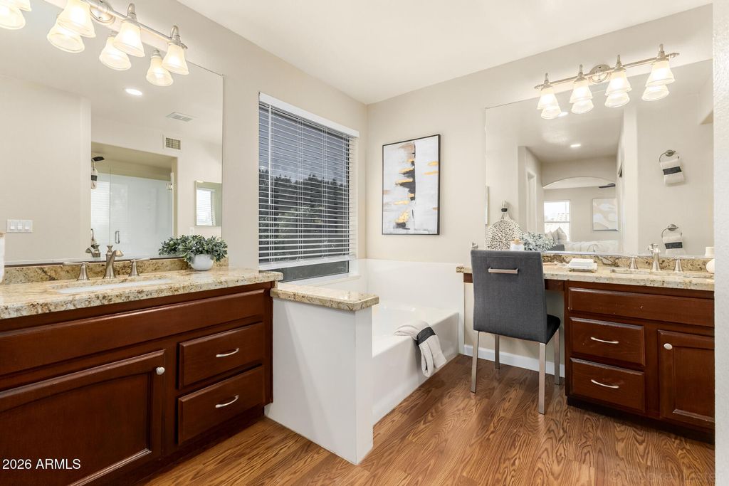 Image 17 of property listing at 3611 E KRISTAL Way, Phoenix, AZ 85050