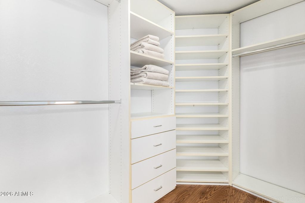 Image 20 of property listing at 3611 E KRISTAL Way, Phoenix, AZ 85050