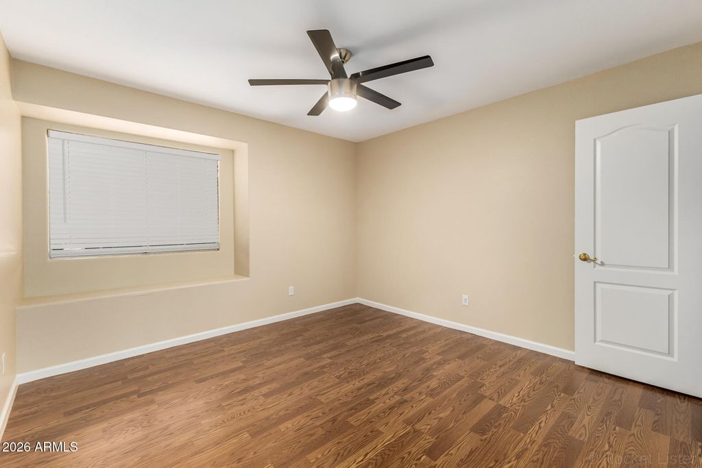 Image 24 of property listing at 3611 E KRISTAL Way, Phoenix, AZ 85050