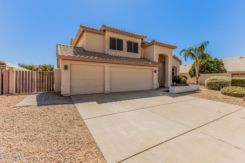 Image 36 of property listing at 3611 E KRISTAL Way, Phoenix, AZ 85050