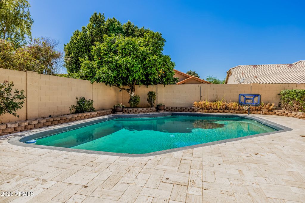 Image 40 of property listing at 3611 E KRISTAL Way, Phoenix, AZ 85050