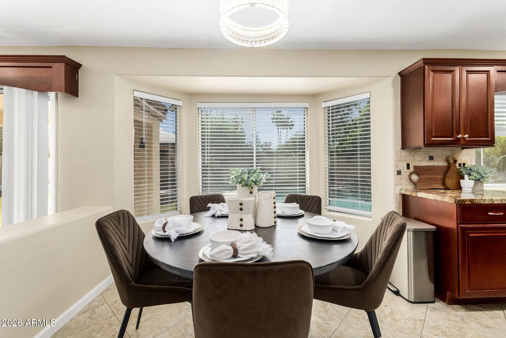 Image 9 of property listing at 3611 E KRISTAL Way, Phoenix, AZ 85050