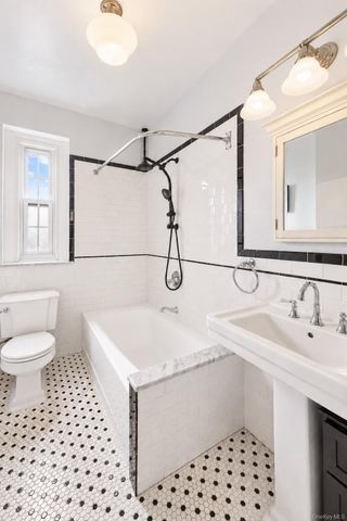 525 W 238th Street 3A, Bronx, NY 10463