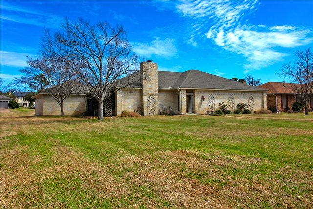 1509 Brook Hollow Drive, Bryan, TX 77802