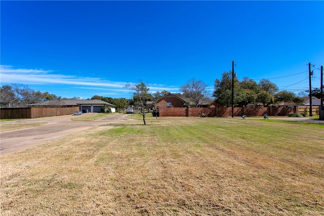 1509 Brook Hollow Drive, Bryan, TX 77802
