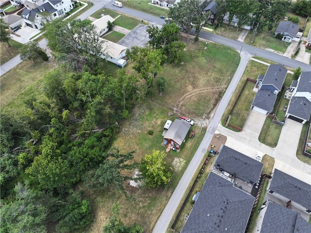 1109 NE Monroe Street, Bentonville, AR 72712