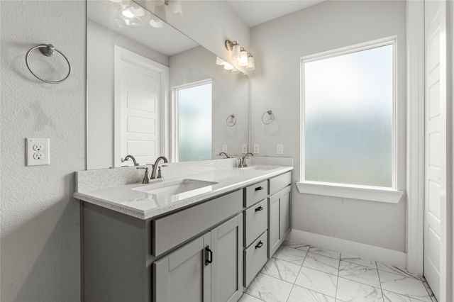 411 W Harwood Rd, Euless, TX 76039