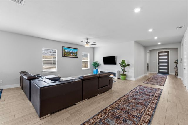 411 W Harwood Rd, Euless, TX 76039