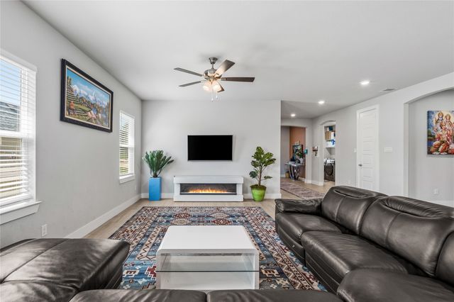 411 W Harwood Rd, Euless, TX 76039