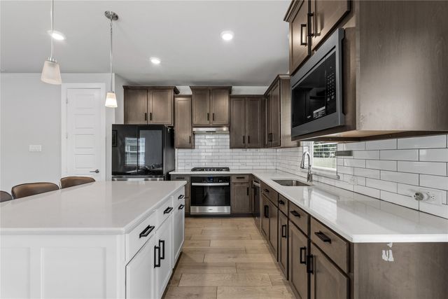 411 W Harwood Rd, Euless, TX 76039