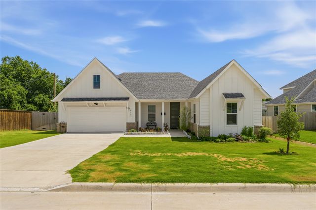 411 W Harwood Rd, Euless, TX 76039