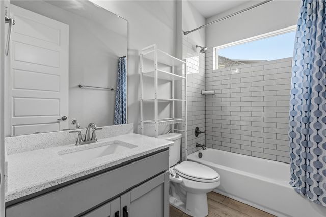411 W Harwood Rd, Euless, TX 76039