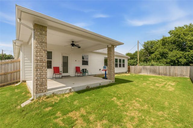 411 W Harwood Rd, Euless, TX 76039