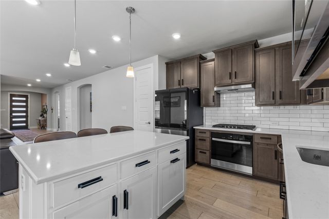 411 W Harwood Rd, Euless, TX 76039