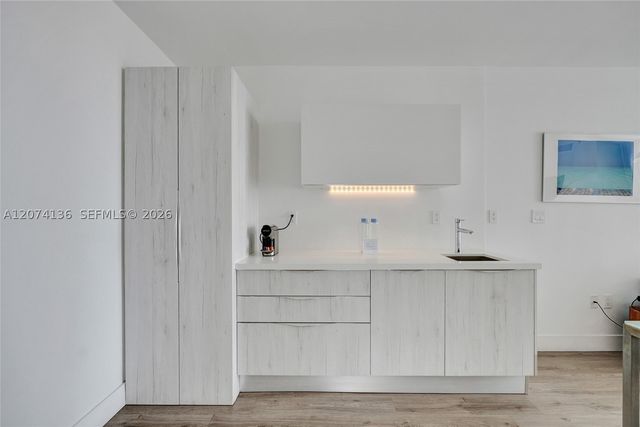 6080 Collins Ave 520, Miami Beach, FL 33140