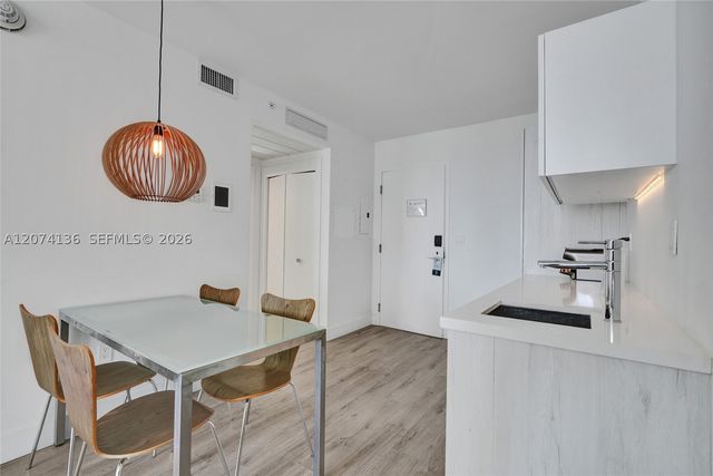6080 Collins Ave 520, Miami Beach, FL 33140