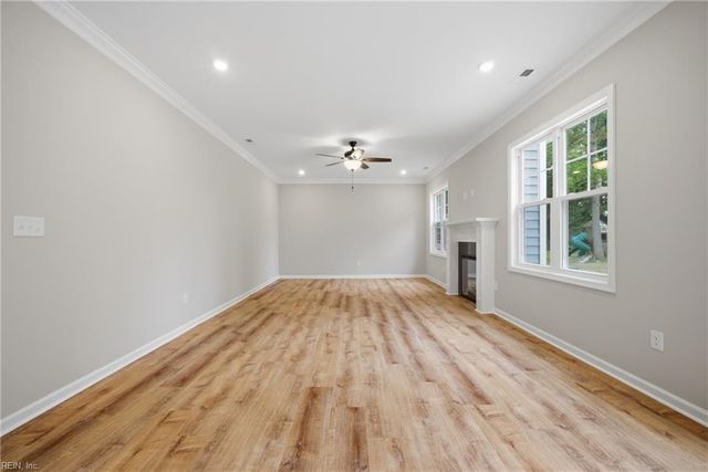 3620 Parr LN, Chesapeake, VA 23323
