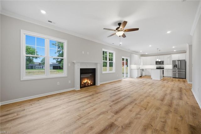 3620 Parr LN, Chesapeake, VA 23323