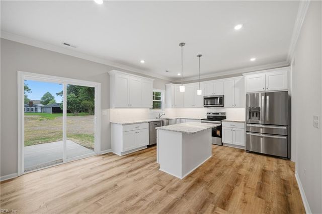 3620 Parr LN, Chesapeake, VA 23323