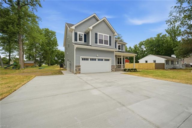 3620 Parr LN, Chesapeake, VA 23323