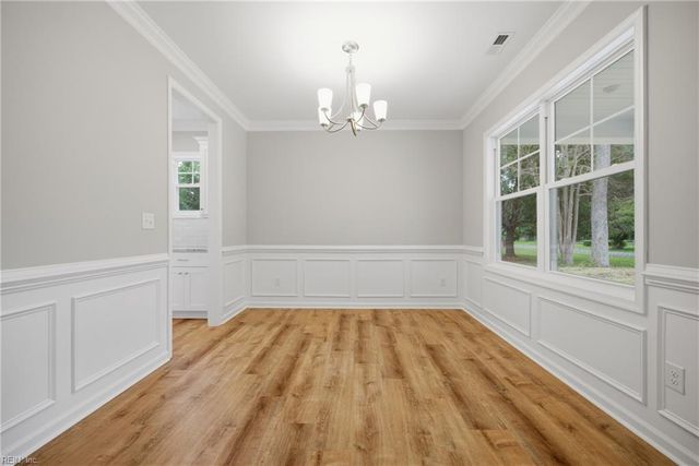 3620 Parr LN, Chesapeake, VA 23323