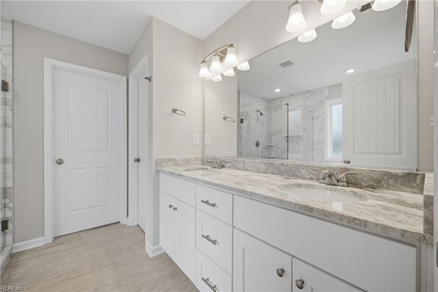 3620 Parr LN, Chesapeake, VA 23323