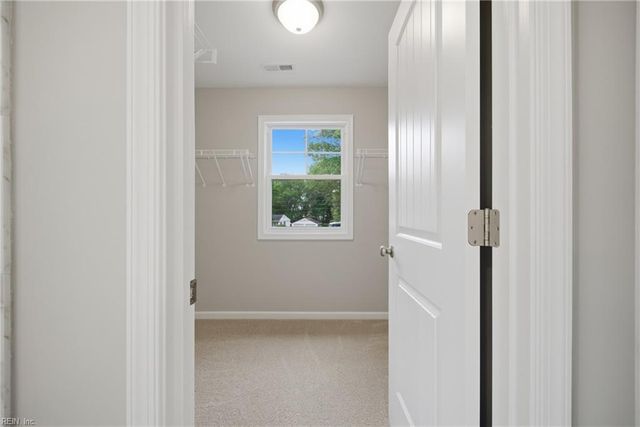 3620 Parr LN, Chesapeake, VA 23323