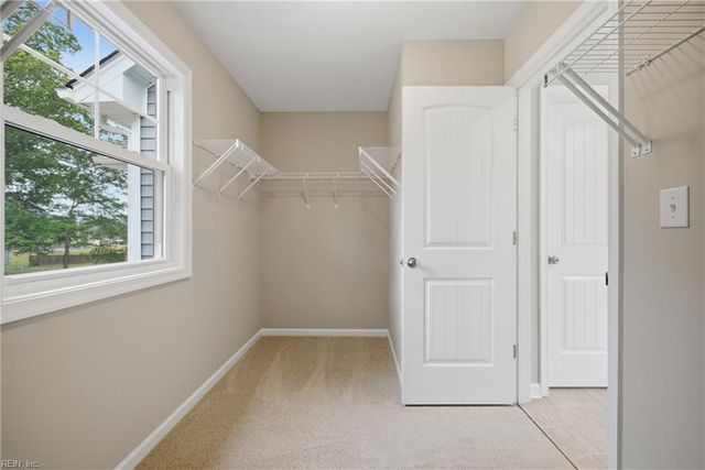 3620 Parr LN, Chesapeake, VA 23323