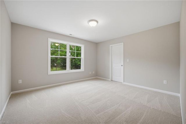 3620 Parr LN, Chesapeake, VA 23323