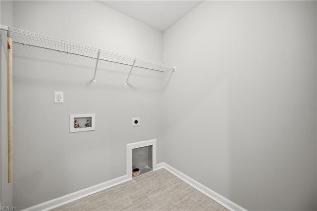 3620 Parr LN, Chesapeake, VA 23323