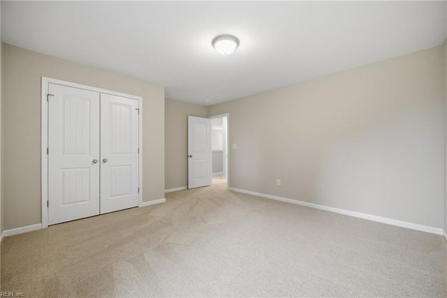 3620 Parr LN, Chesapeake, VA 23323