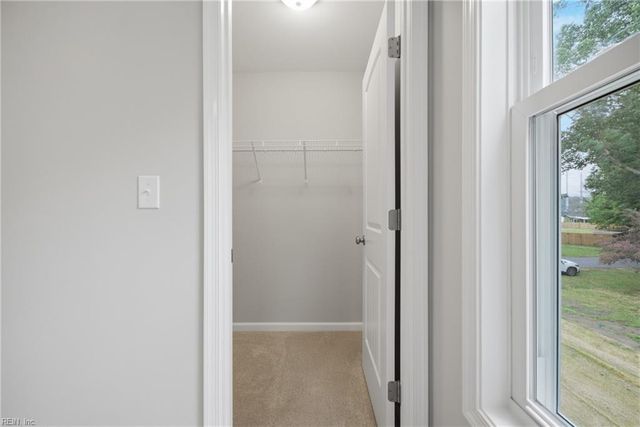 3620 Parr LN, Chesapeake, VA 23323