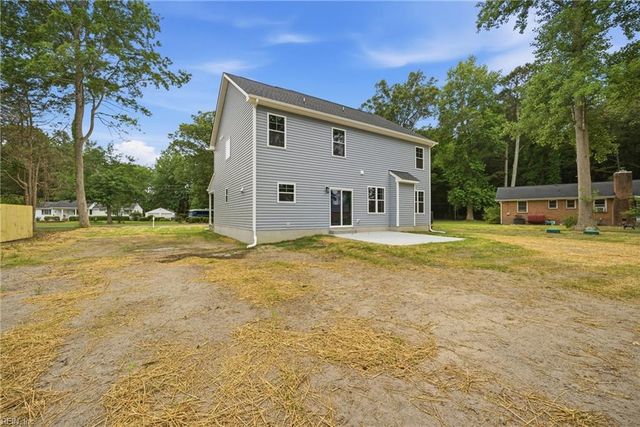 3620 Parr LN, Chesapeake, VA 23323