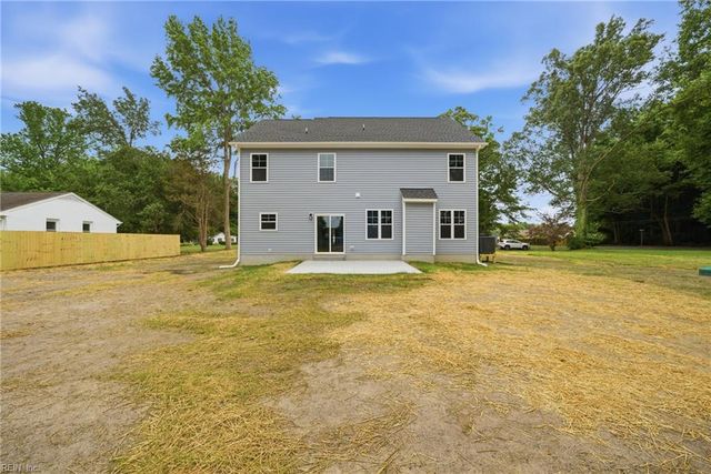 3620 Parr LN, Chesapeake, VA 23323
