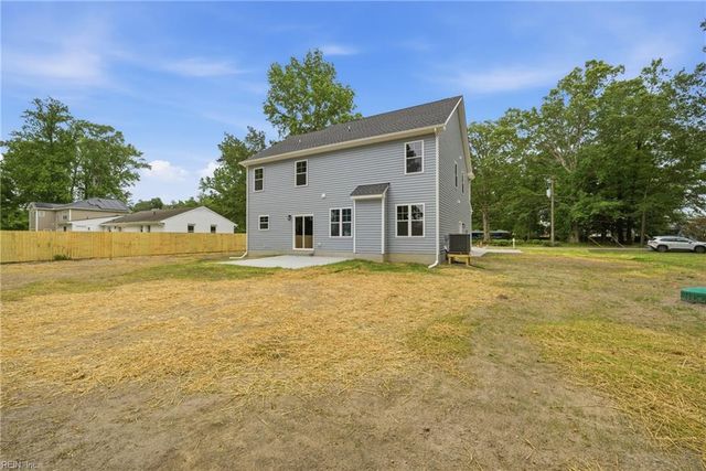 3620 Parr LN, Chesapeake, VA 23323