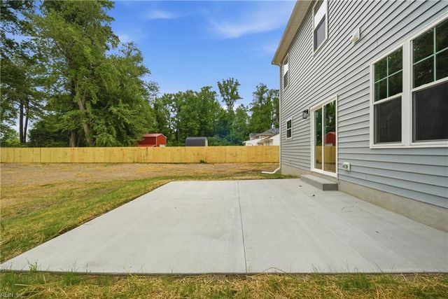 3620 Parr LN, Chesapeake, VA 23323