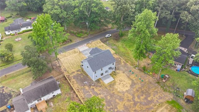 3620 Parr LN, Chesapeake, VA 23323