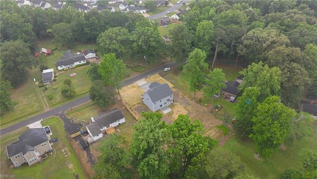 3620 Parr LN, Chesapeake, VA 23323