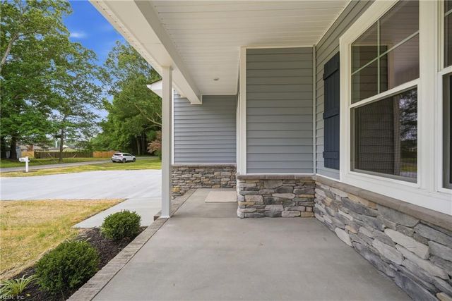 3620 Parr LN, Chesapeake, VA 23323