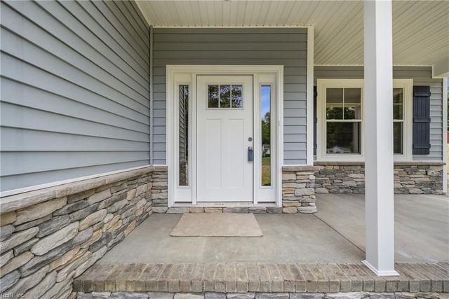 3620 Parr LN, Chesapeake, VA 23323
