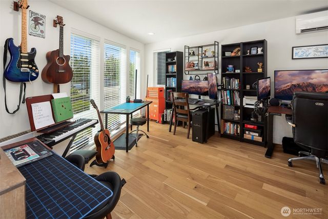 4104 Leary Way NW, Seattle, WA 98107